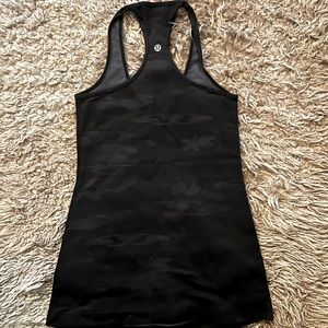 Lululemon tank top black camp size 4